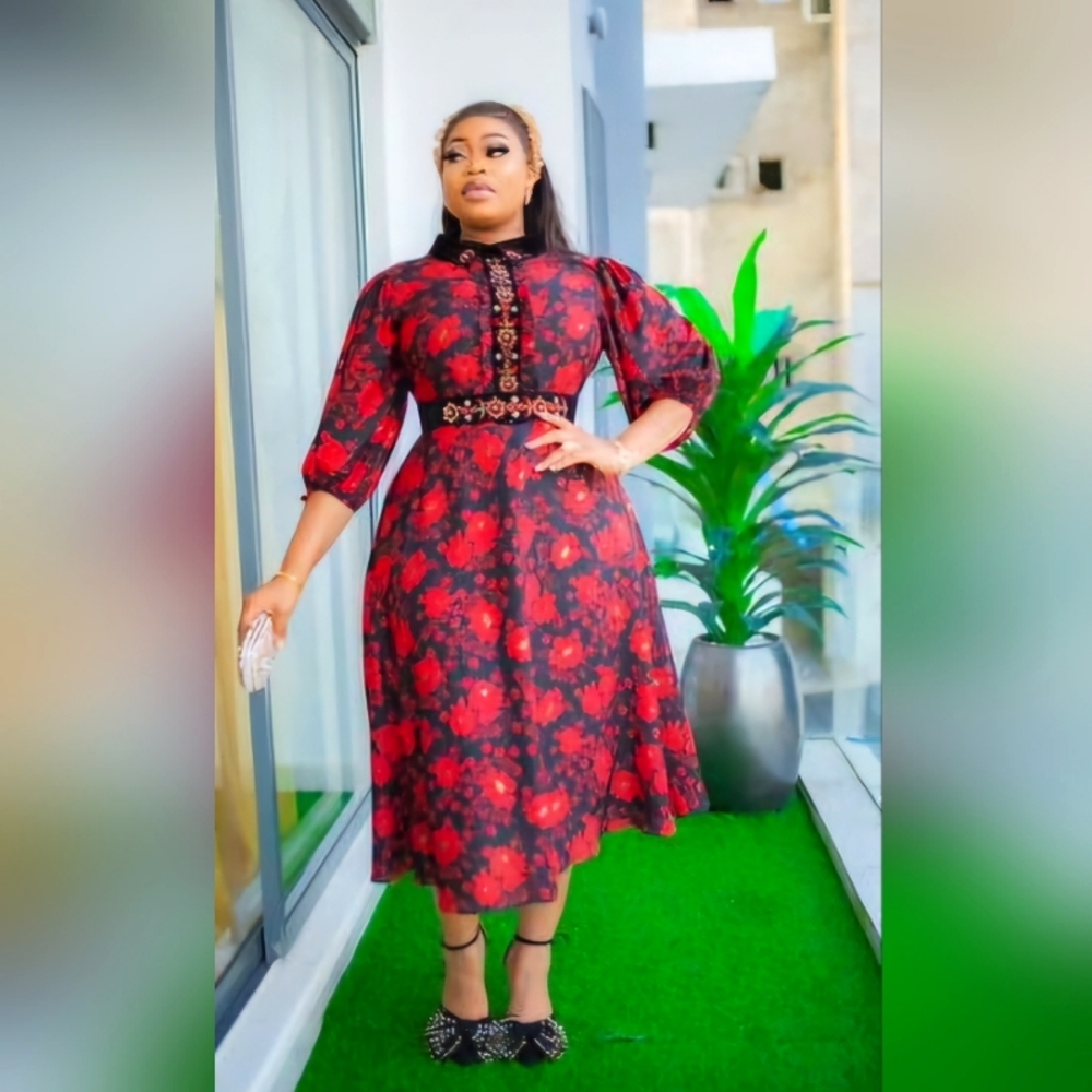 ⚫NWT Red & Black Print Midi Dress with Velvet👑